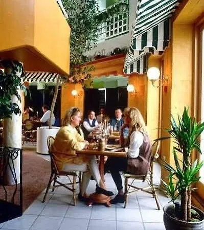 Parkhotel ホテル 3*